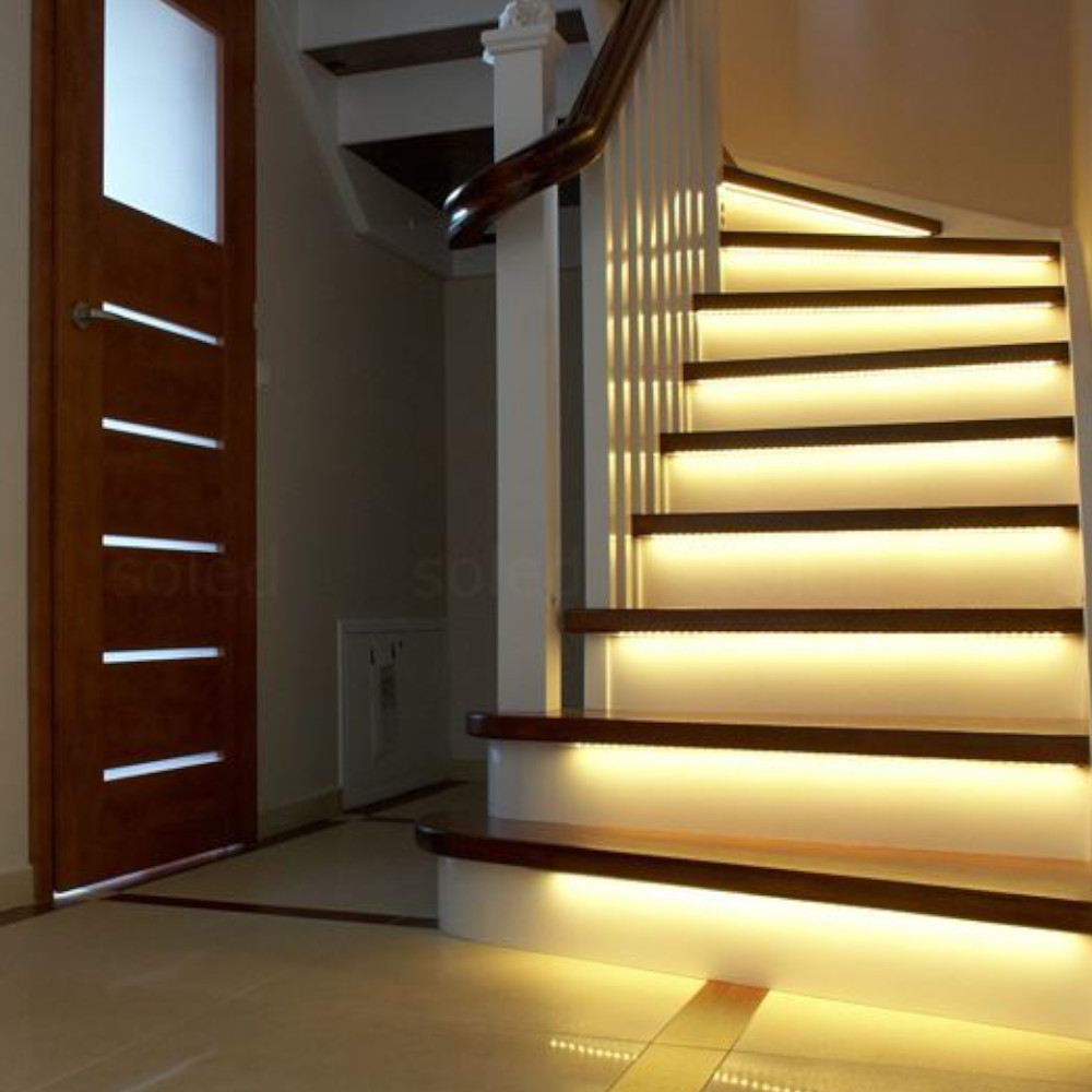 lumières LED d'escaliers intérieurs
